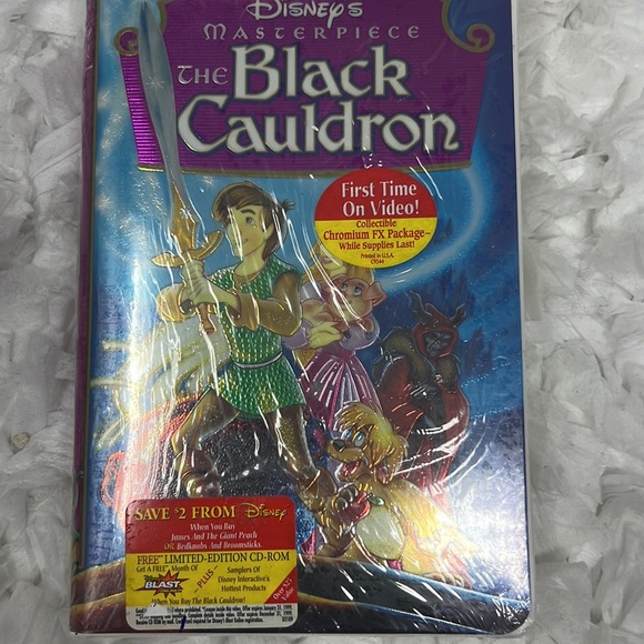 Walt Disney Home The Black Cauldron (Disney's Masterpiece) [VHS] Rated PG - Picture 2 of 7